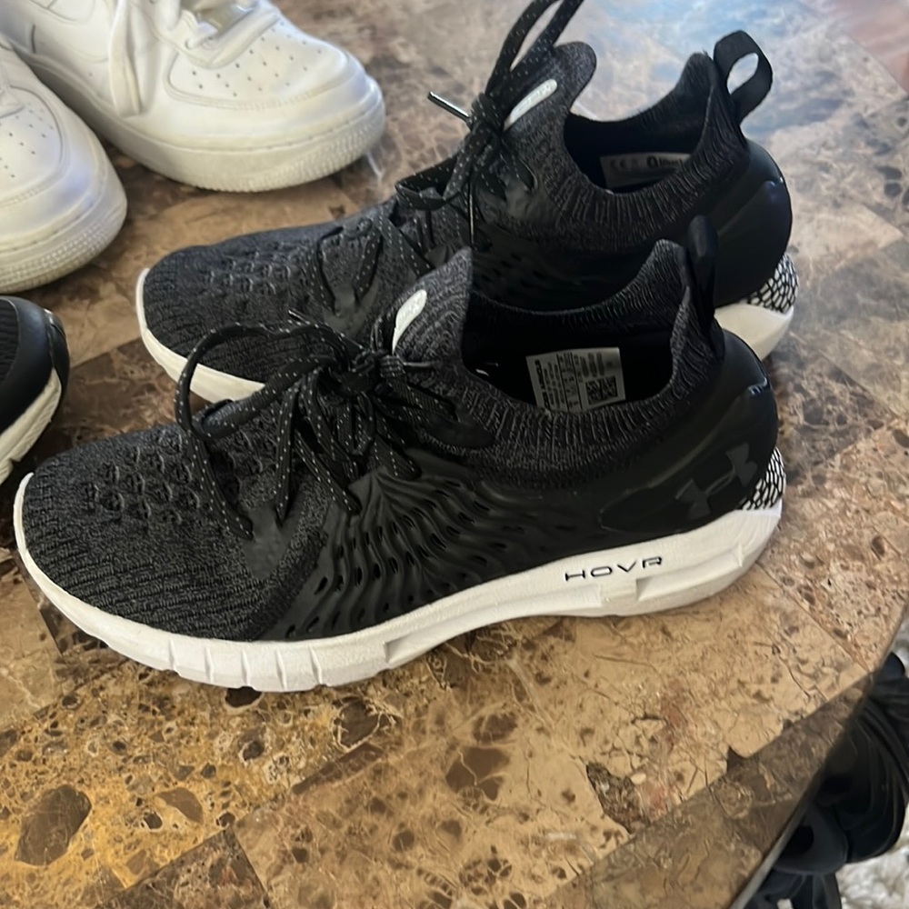 Women’s size 8 UA HOVR running shoes